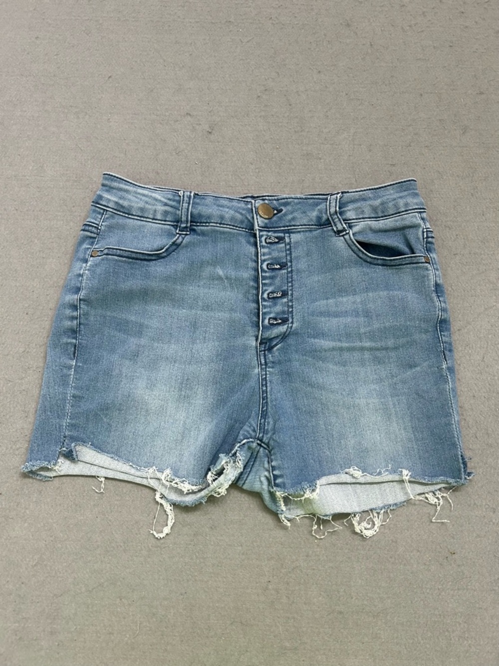 Women’s Refuge Button Fly Distressed Denim Shorts Size 6